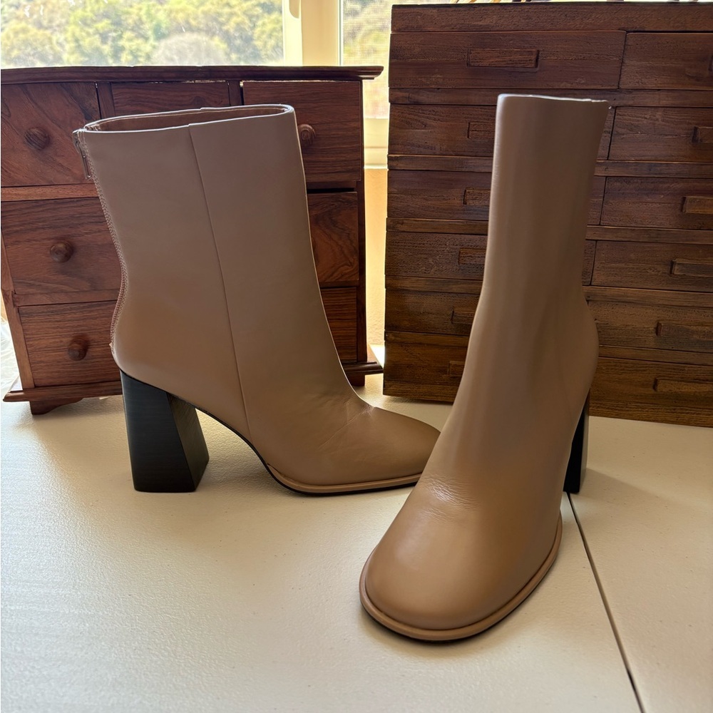 RAYE Larou Boot in Beige nude brown new without box size 8 (7.5)